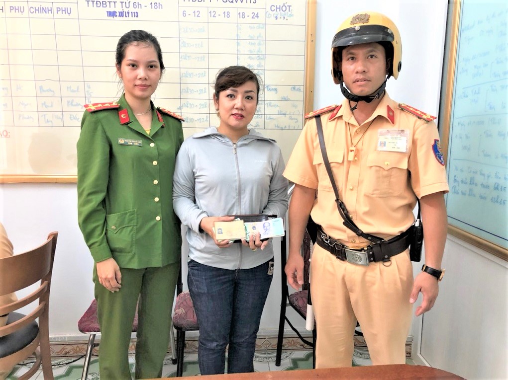 Đội Cảnh sát giao thông - trật tự Công an quận Hồng Bàng: Nhặt được tài sản trả người đánh rơi